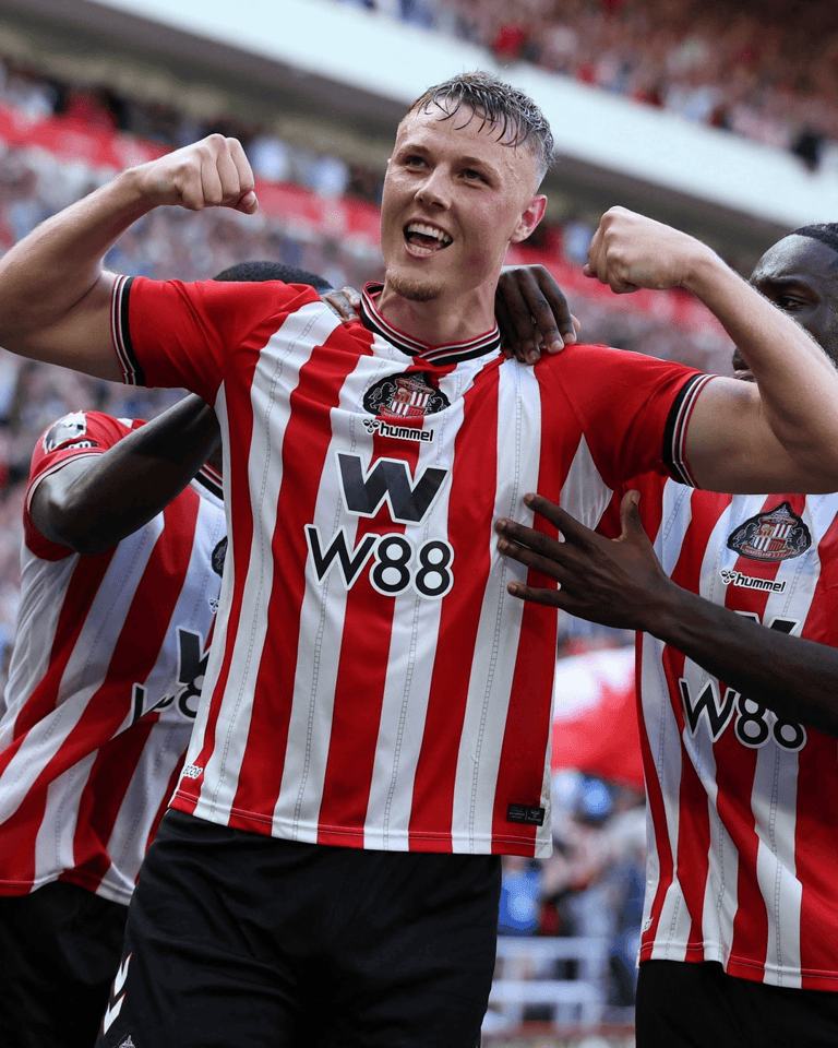 曼联客场大胜，稳定排名英超前四