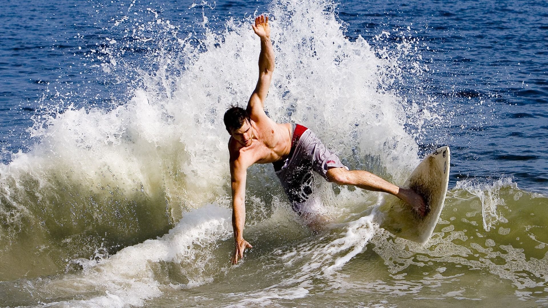 鹈鹕踏平勇士，爱德华兹欧冠半决赛接管比赛，体育世界中的团队与个人传奇