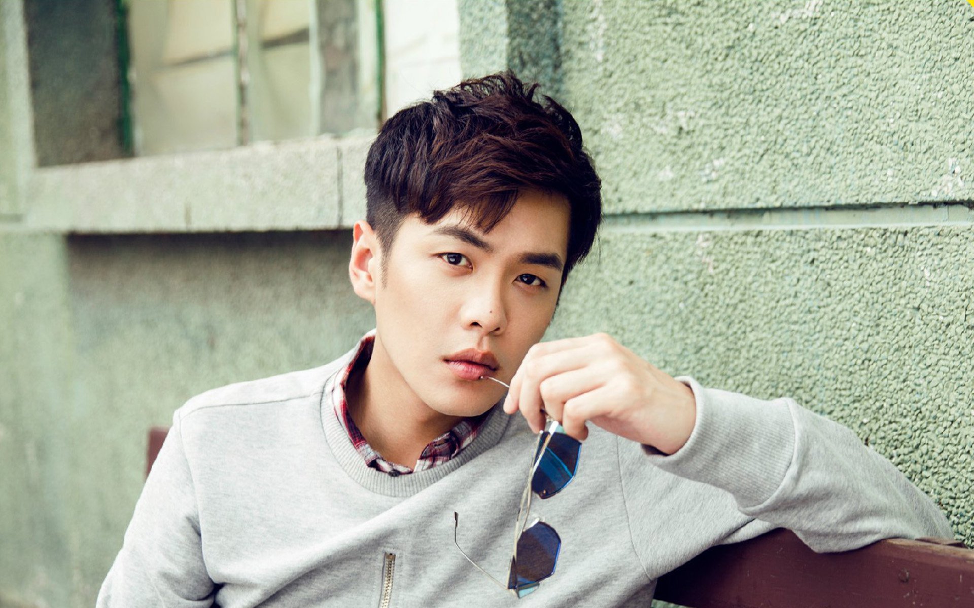 开云体育-英超争冠之夜与浓眉关键战，体育巅峰时刻的较量与启示